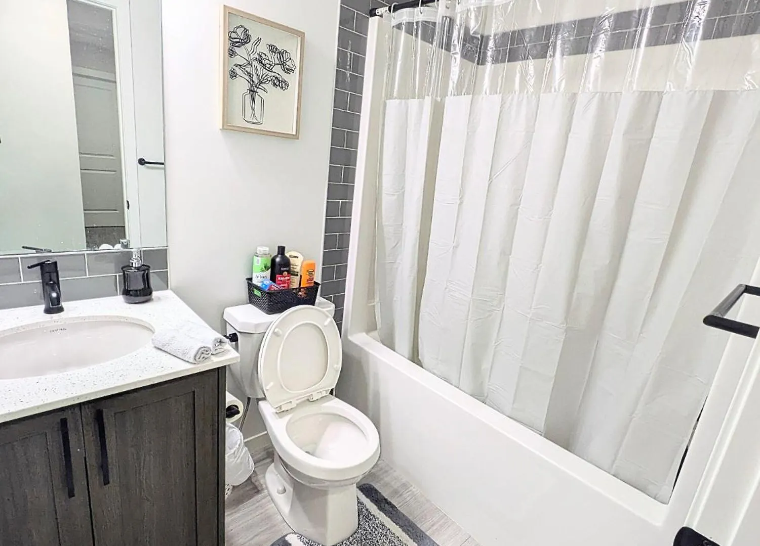 Edith Gate Luxe Bedroom 2 Homestay YYC