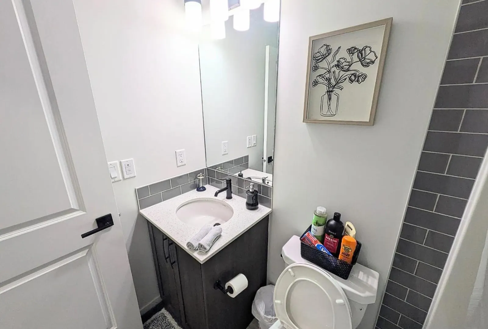 Edith Gate Luxe Bedroom 2 Homestay YYC