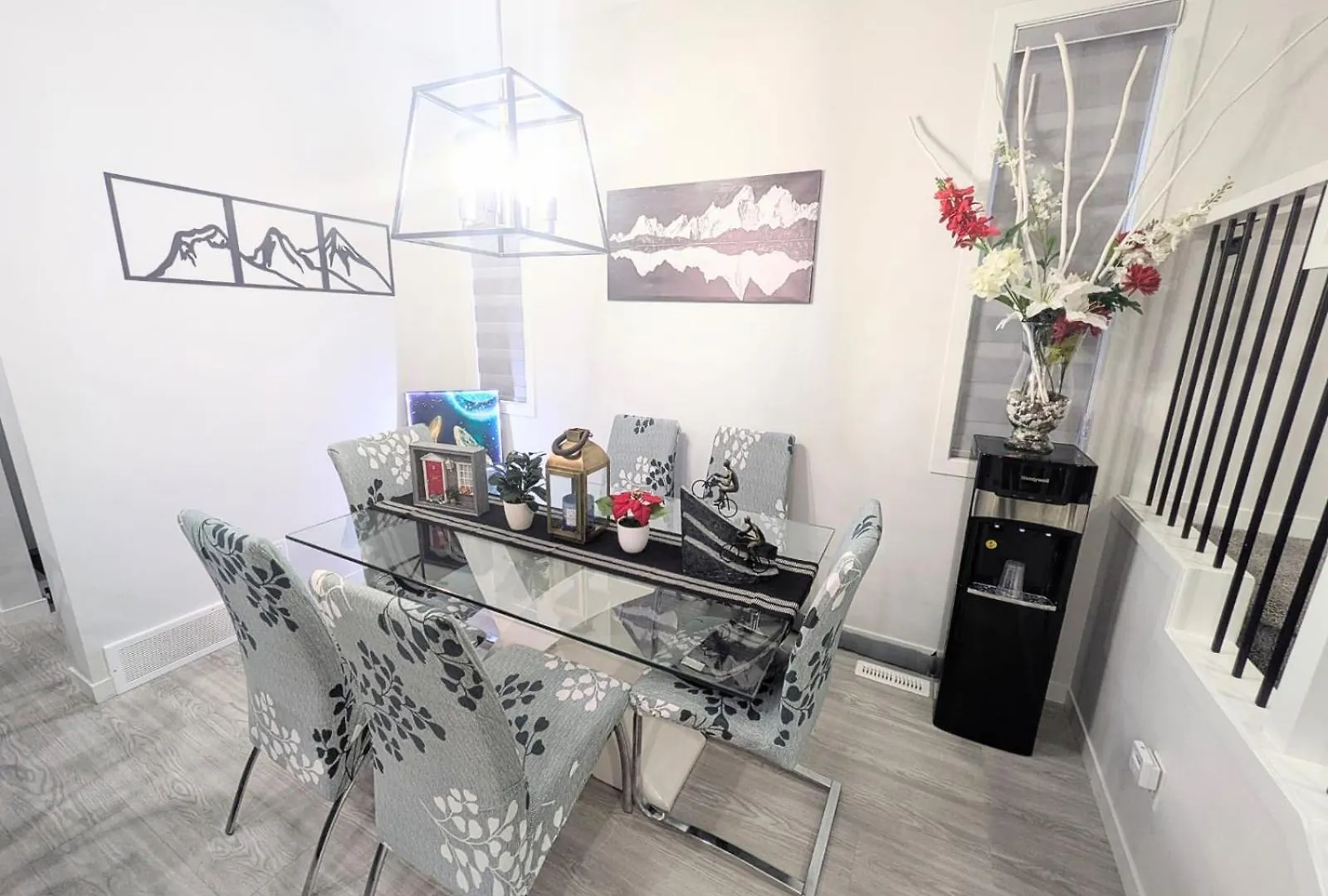 Edith Gate Luxe Bedroom 2 Homestay YYC