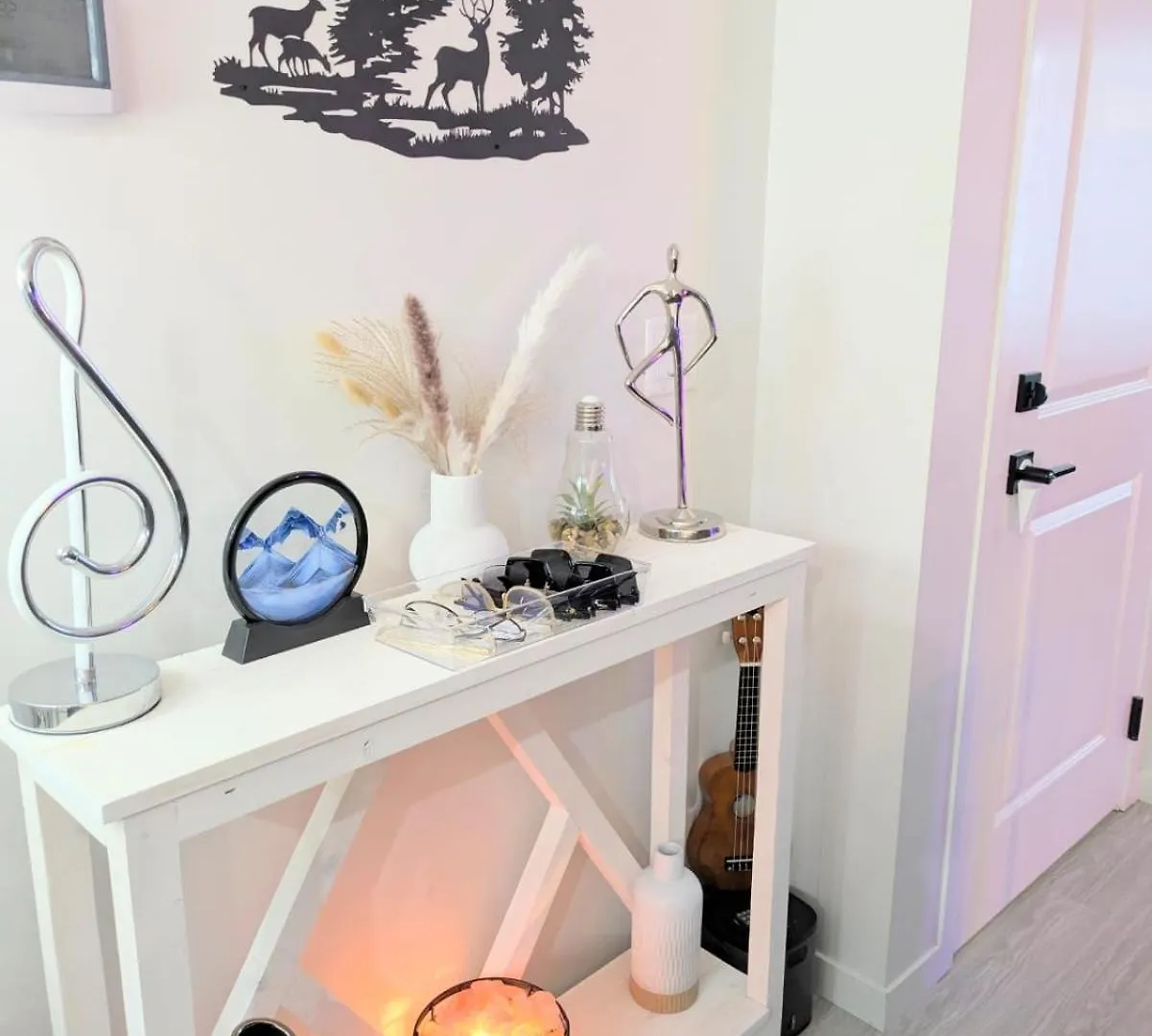 Edith Gate Luxe Bedroom 2 Homestay YYC